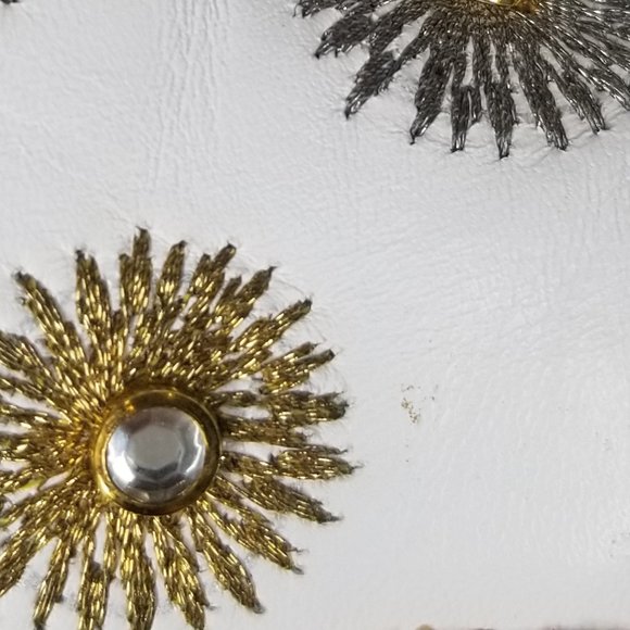 Stuart Weitzman White embroidered/ Rhinestone shoe - Picture 12 of 15